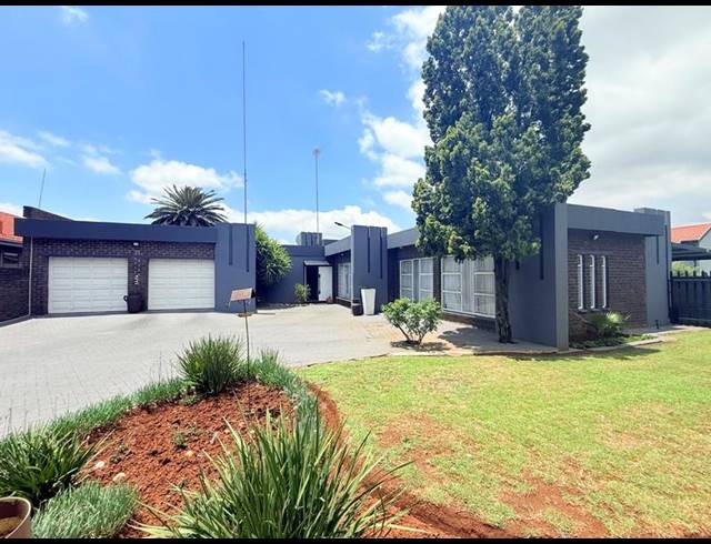 5 BEDROOM HOUSE FOR SALE IN VANDERBIJLPARK SE 3